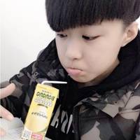 喝饮料喝奶茶男生头像