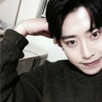 帅气发型的男生微薄头像