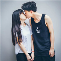 小清新情侣两人一张亲吻头像