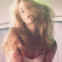 唯美长发女生背景QQ头像