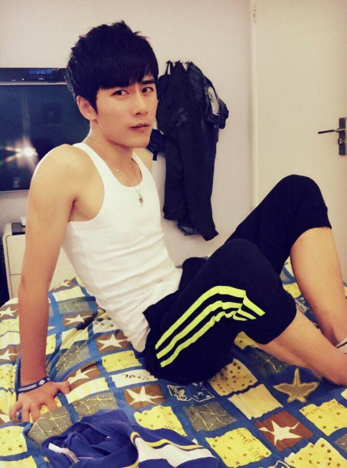 阳光帅气运动男生图片