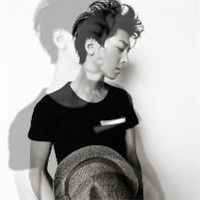 伤感男生带字头像