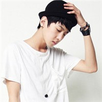 最新唯美QQ男生自拍头像