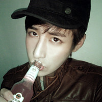 最新唯美QQ男生自拍头像