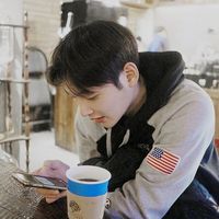 伤感的90后男生头像