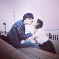 情侣头像一张两个人接吻kiss头像