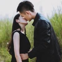 情侣头像一张两个人接吻kiss头像