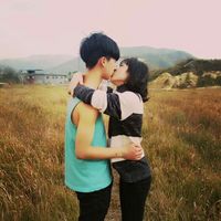 情侣头像一张两个人接吻kiss头像