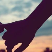 手牵手情侣头像一对两张爱情头像