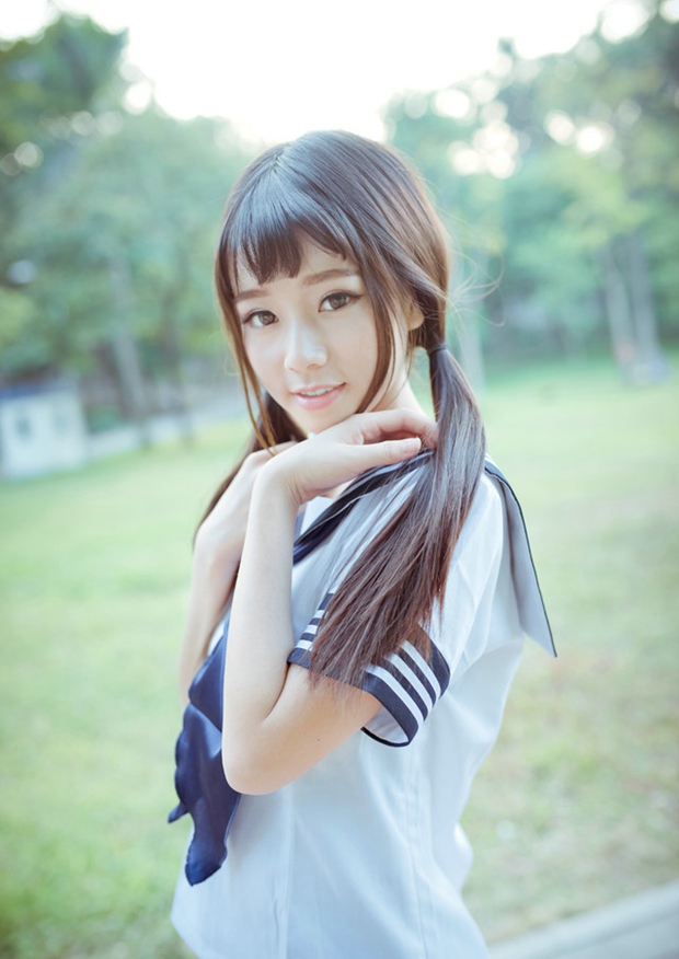 双辫子学校制服学生妹子