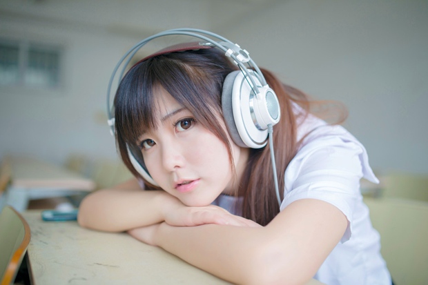 教室里的制服女生图片