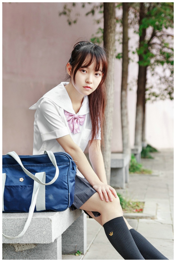 清新可爱校服初中生女孩图片