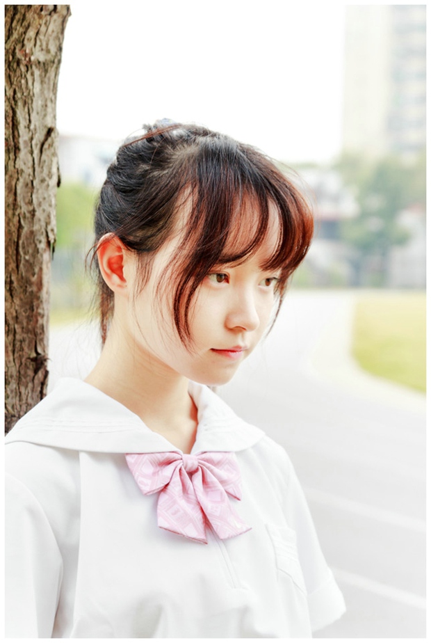 清新可爱校服初中生女孩图片