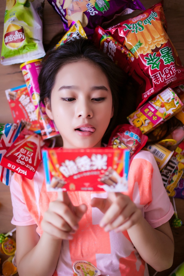 可爱吃货糖果萌妹子