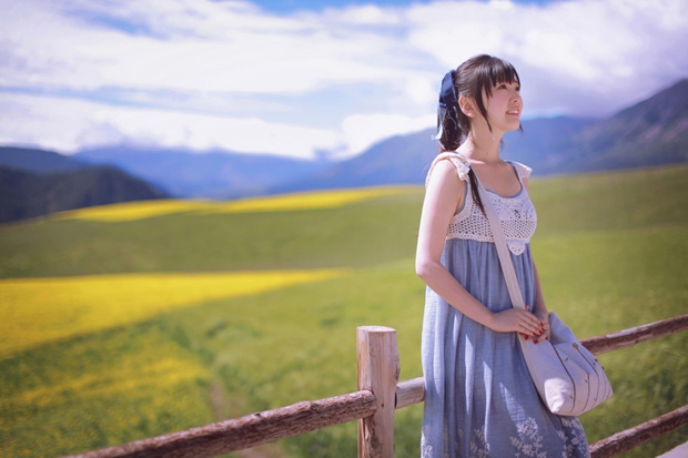 清新甜甜爱笑旅行中的软妹子