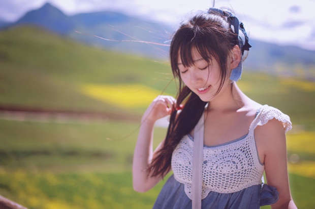 清新甜甜爱笑旅行中的软妹子