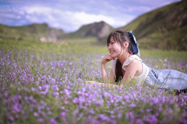 清新甜甜爱笑旅行中的软妹子