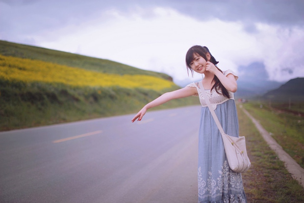 清新甜甜爱笑旅行中的软妹子