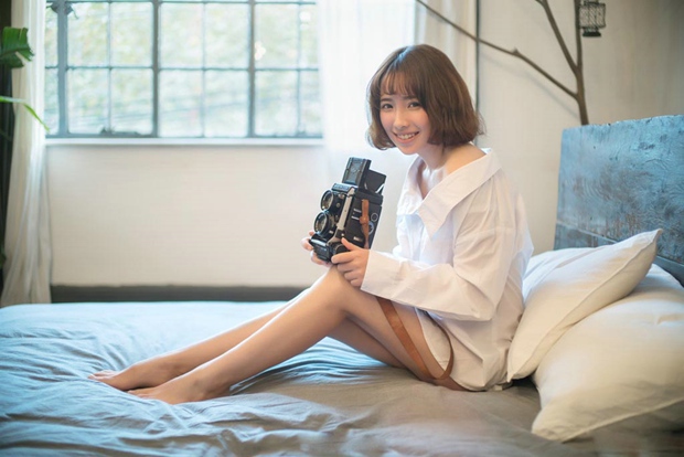 清新爱拍照文艺女生
