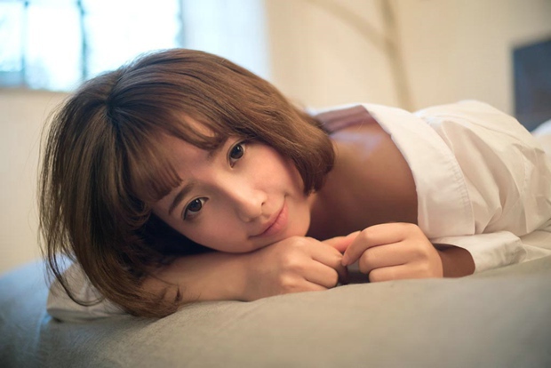 清新爱拍照文艺女生