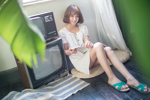 清新爱拍照文艺女生