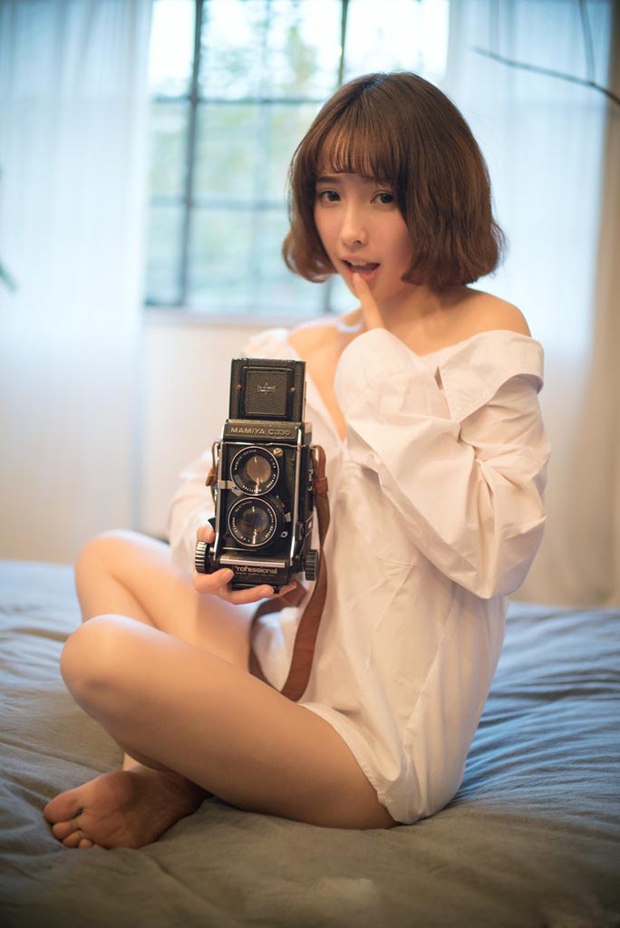 清新爱拍照文艺女生