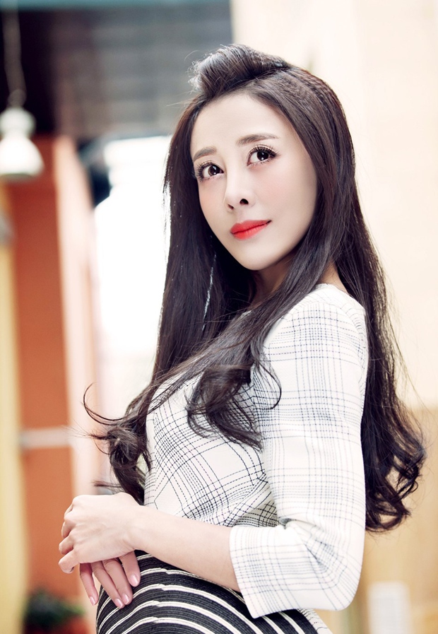 贾媛媛时尚街拍照片