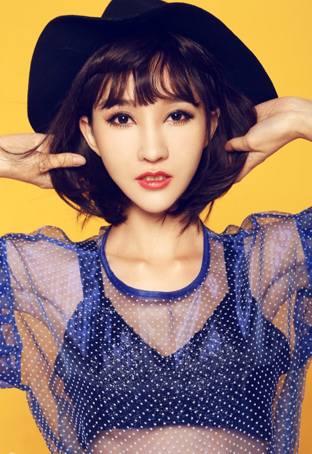 卢莹迷人时尚照片