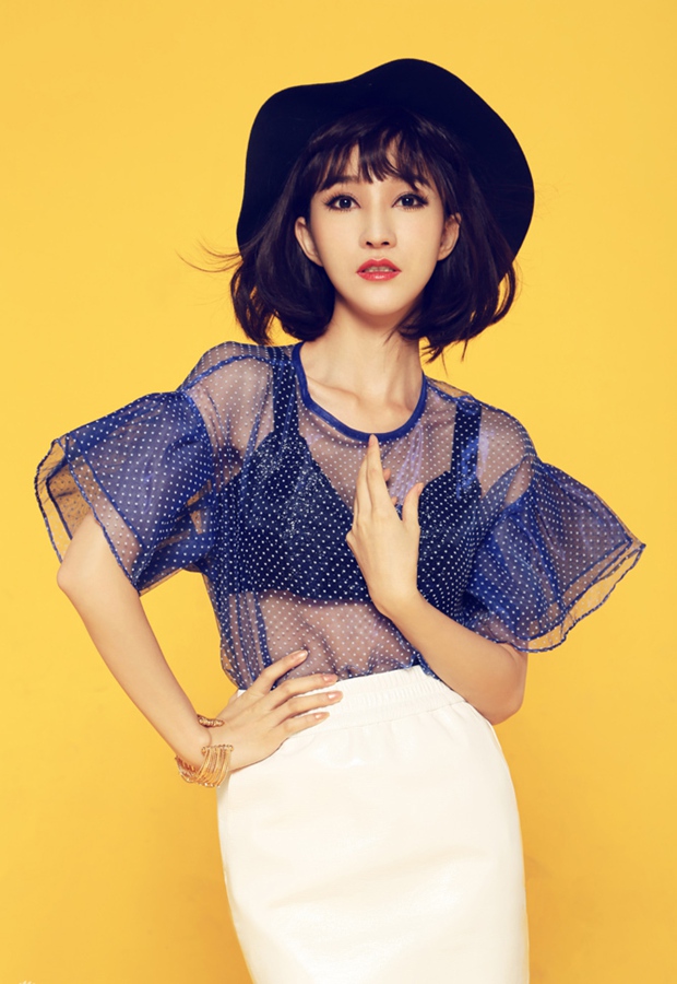 卢莹迷人时尚照片