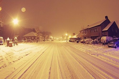冬天下雪的夜晚美景图片