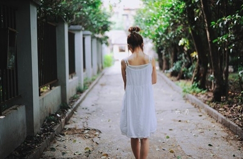 离别思念女生伤感图片