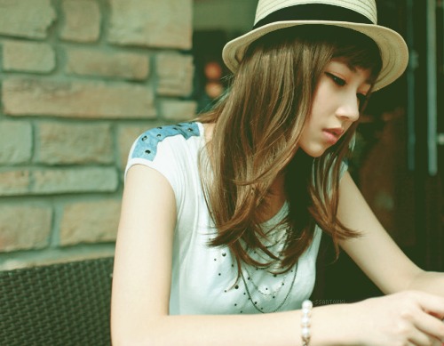 一个人伤感女生图片