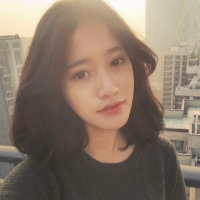 短发女生微信头像 前面可以因为不懂而荒芜