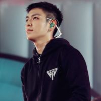 帅气阳光男生微信头像