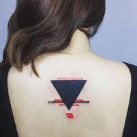 纹身的女生头像