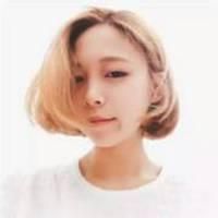 短发女生自拍QQ头像