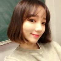 短发女生自拍QQ头像
