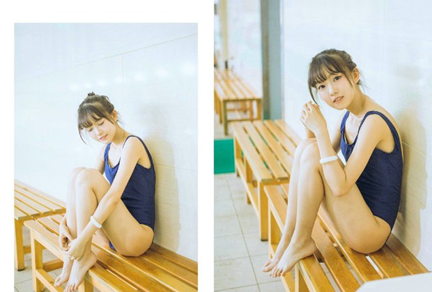 游泳池唯美可爱女生图片