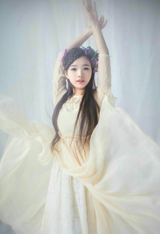 清纯美美女花仙子打扮照片