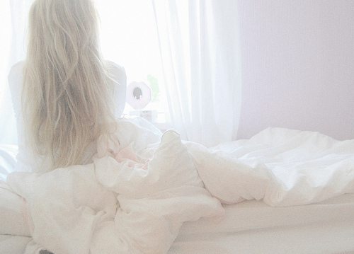  唯美纯净白色女生可爱图片