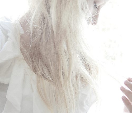  唯美纯净白色女生可爱图片