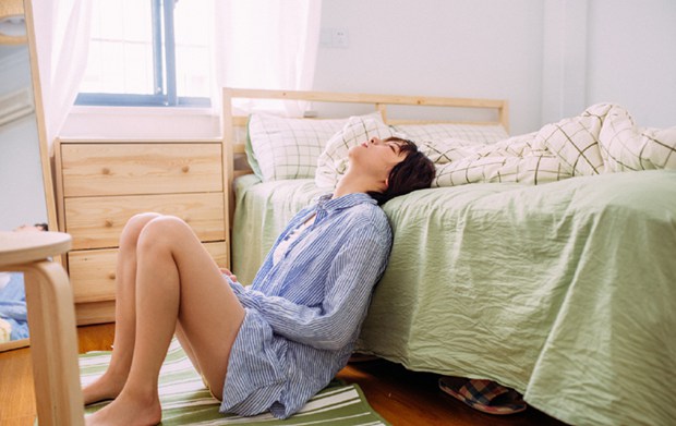 清纯短发女生的周末时光图片