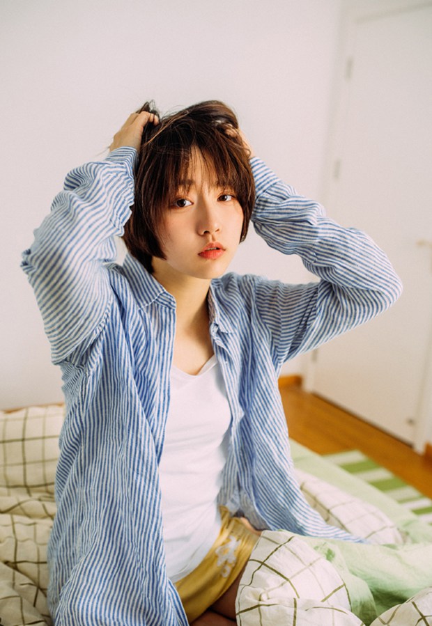 清纯短发女生的周末时光图片