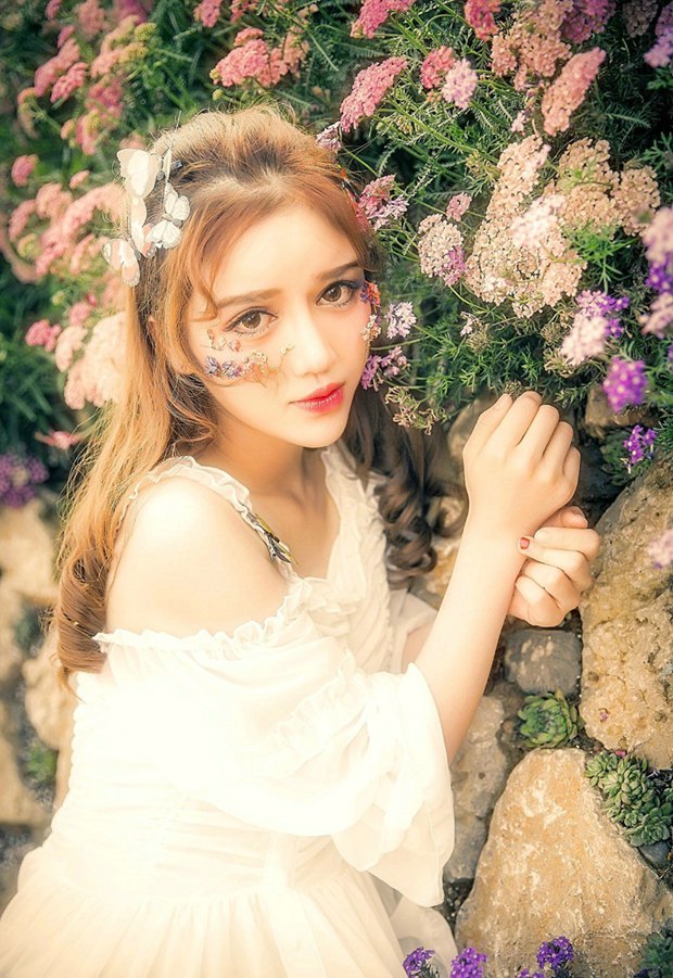 唯美花园花仙子意境图片