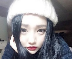 白皙漂亮的90后MM微信唯美自拍头像