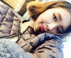 微信可爱咔哇依造型的韩国美眉头像