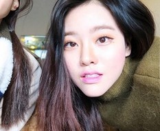微信可爱咔哇依造型的韩国美眉头像