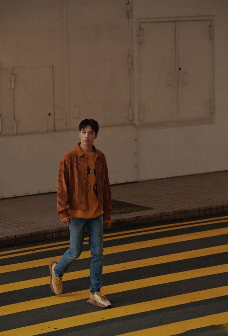 许魏洲休闲随性街拍图片