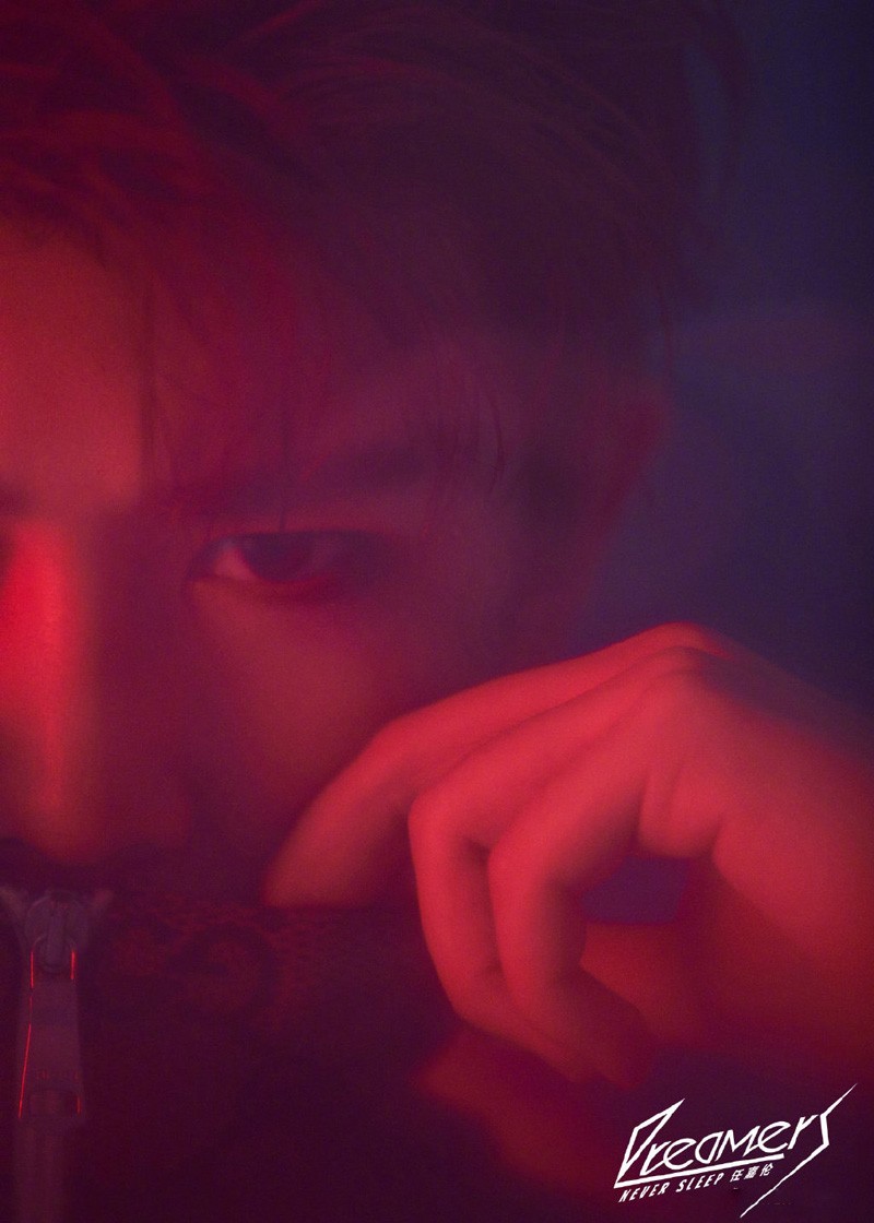 任嘉伦个性光影帅气图片