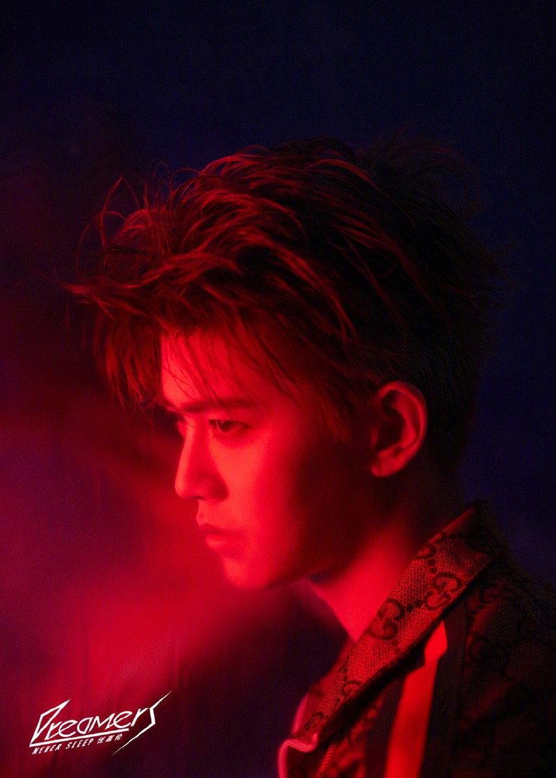 任嘉伦个性光影帅气图片